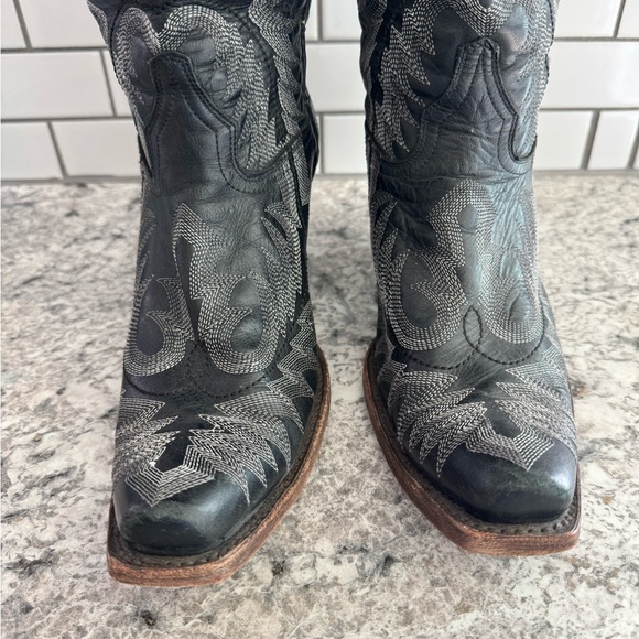 Corral Black Embroidered Western Cowboy Ankle Boots! - Picture 4 of 8